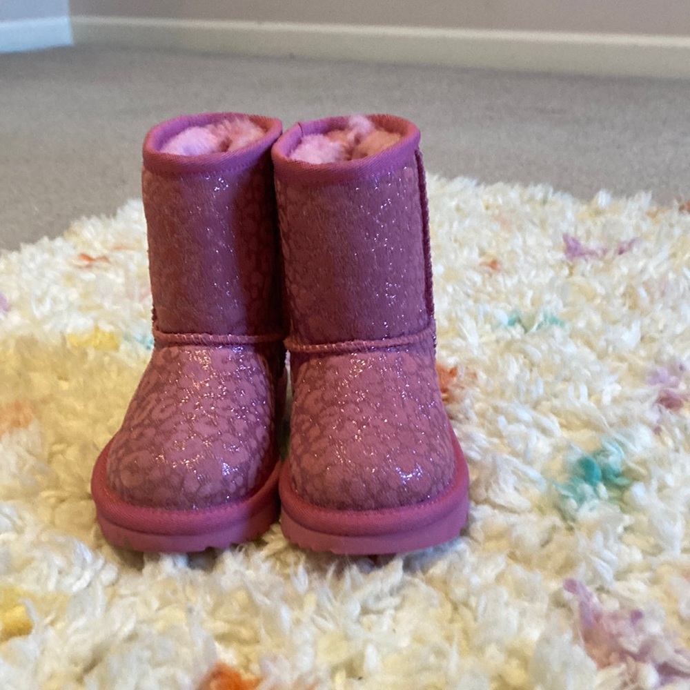 Classic II Glitter Leopard Ugg Boot